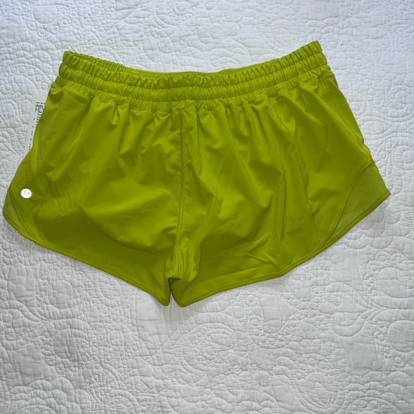 LULULEMON HOTTY HOT LOW RISE SHORT 2.5”LINED GREEN(LCHN) COLOR SIZE 12 NWT - Picture 5 of 7